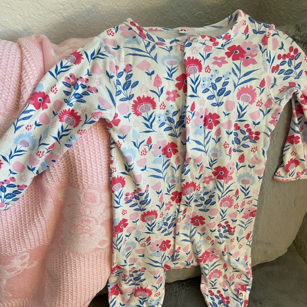 Easy = magnetic close pajama 9m
